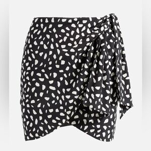 NWOT Black and White Petal Hem Mini Skirt with Tie Detail Size Medium
